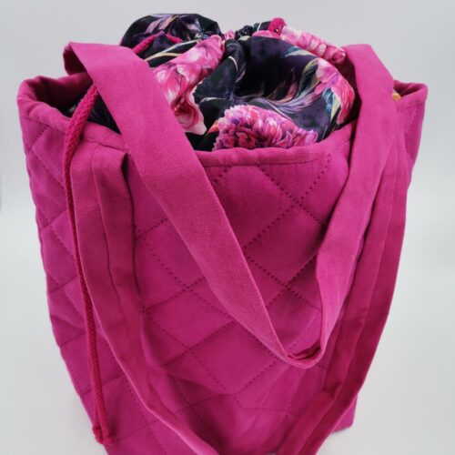 Różowa pikowana torebka z materiału