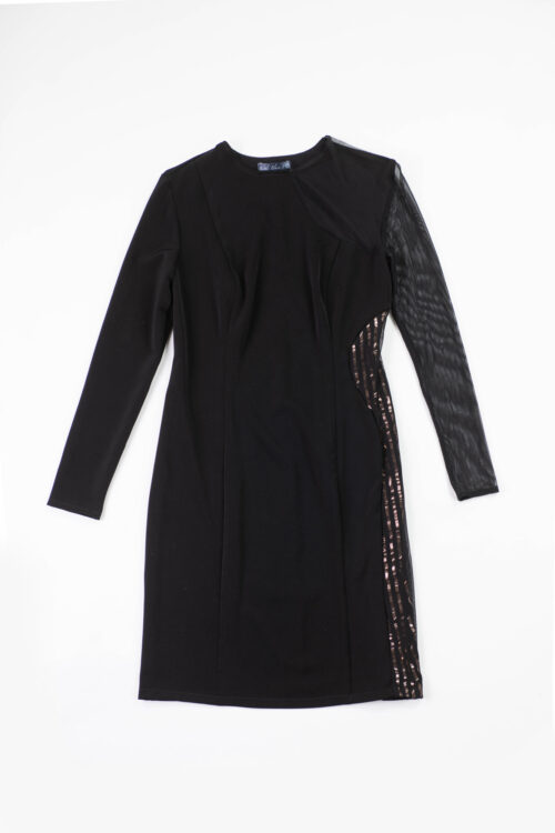 Czarna, elegancka sukienka, z długim rękawem, ze zdobieniem z czarnej siatki.