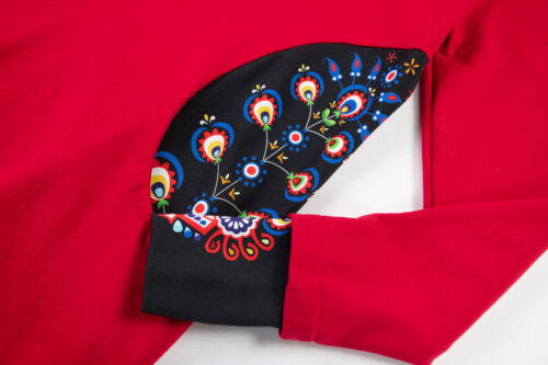 Czerwona bluza folk ze wstawkami z kolorowym wzorem folk